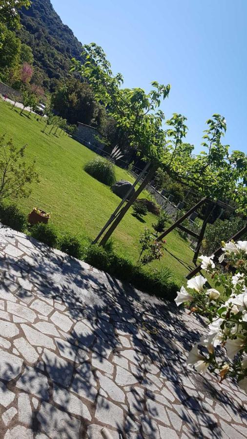 Apartment House With Big Garden And Barbeque In Nature Vourgareli