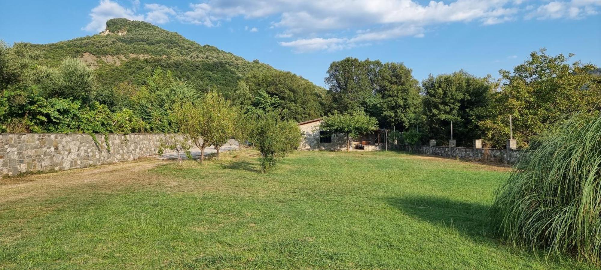 House With Big Garden And Barbeque In Nature * Vourgareli